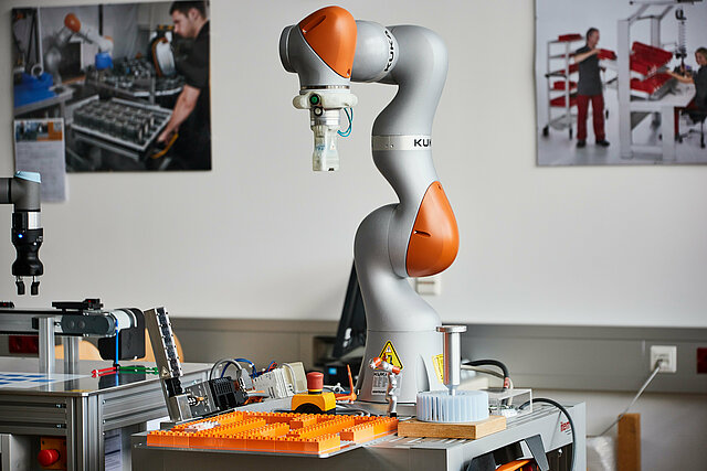 KUKA 7-axis robot LBR iiwa